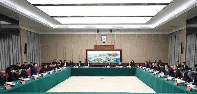 遼寧省委書記、省長在京與部分中央企業(yè)分別舉行工作會商:宏鑫機(jī)械設(shè)備有限公司
