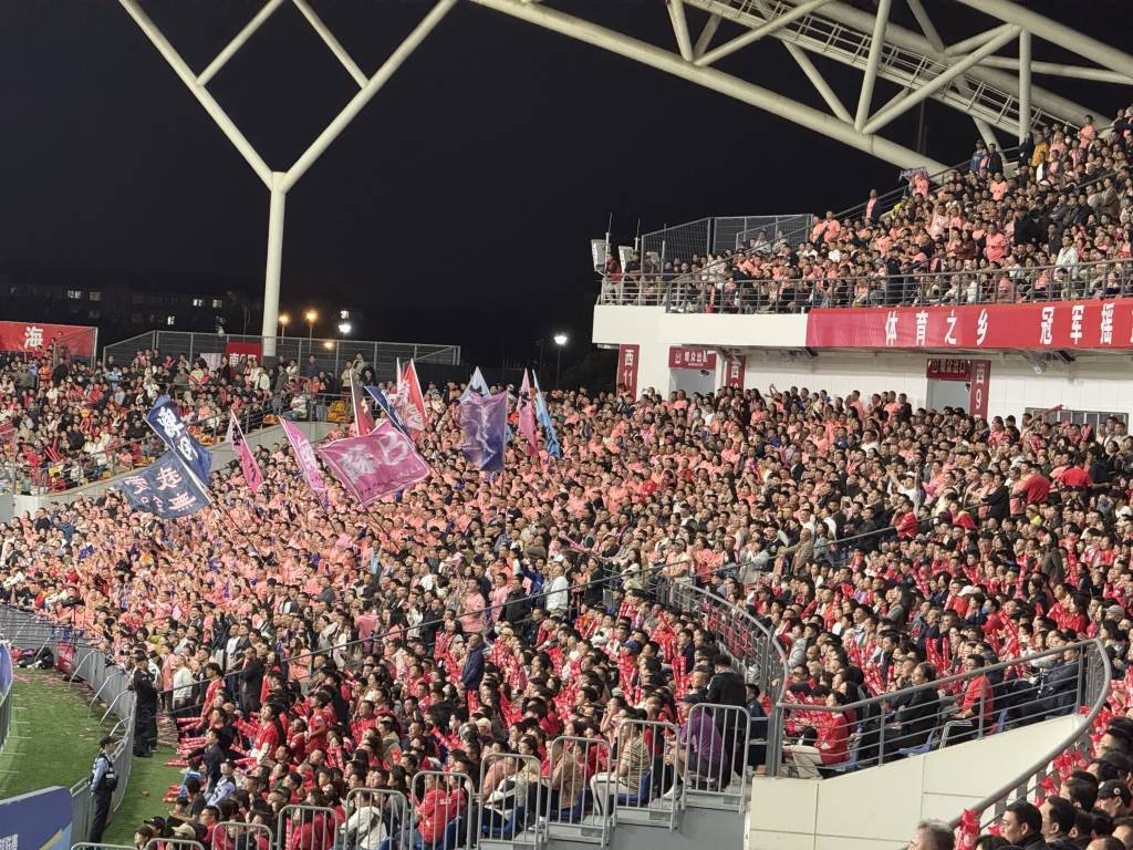 “蘇超”總決賽對(duì)陣誕生<strong></p>
<p>宏鑫機(jī)械設(shè)備有限公司
</strong>，南通隊(duì)將與泰州隊(duì)爭(zhēng)奪冠軍:宏鑫機(jī)械設(shè)備有限公司
