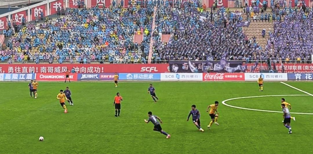 川超南充隊(duì)6號(hào)球員明俊賢因顏值走紅：“希望大家更關(guān)注球場(chǎng)上的我，以球技贏得掌聲”:宏鑫機(jī)械設(shè)備有限公司
