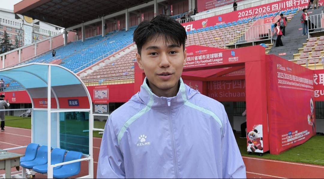 川超南充隊(duì)6號(hào)球員明俊賢因顏值走紅：“希望大家更關(guān)注球場(chǎng)上的我<strong></p>
<p>宏鑫機(jī)械設(shè)備有限公司
</strong>，以球技贏得掌聲”:宏鑫機(jī)械設(shè)備有限公司
