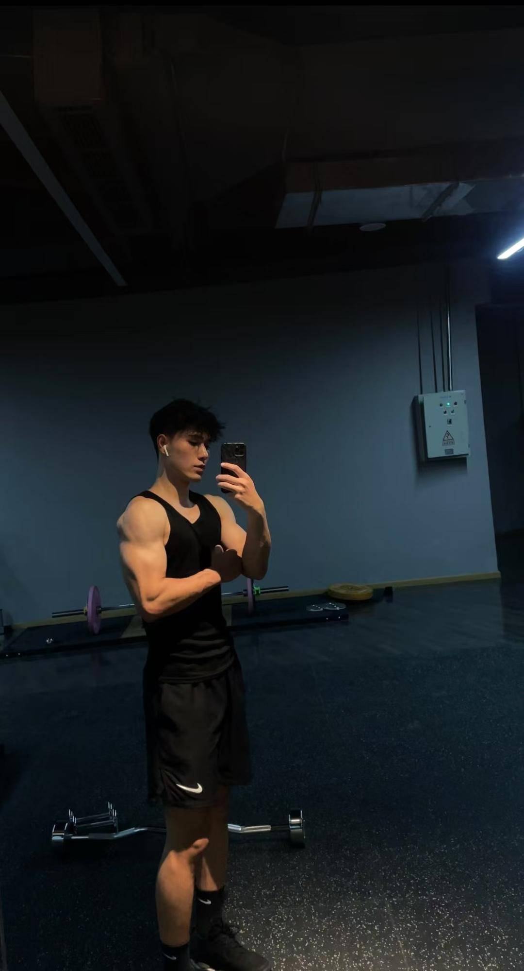 川超南充隊(duì)6號(hào)球員明俊賢因顏值走紅：“希望大家更關(guān)注球場(chǎng)上的我<strong></p>
<p>宏鑫機(jī)械設(shè)備有限公司
</strong>，以球技贏得掌聲”:宏鑫機(jī)械設(shè)備有限公司
