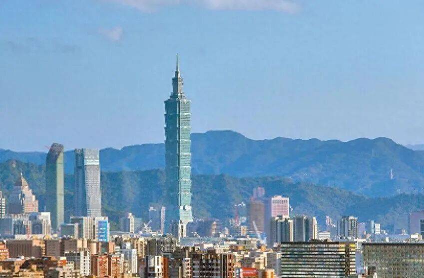 與鄭麗文交流<strong></p>
<p>宏鑫機(jī)械設(shè)備有限公司
</strong>，中國人的志氣、骨氣、底氣:宏鑫機(jī)械設(shè)備有限公司
