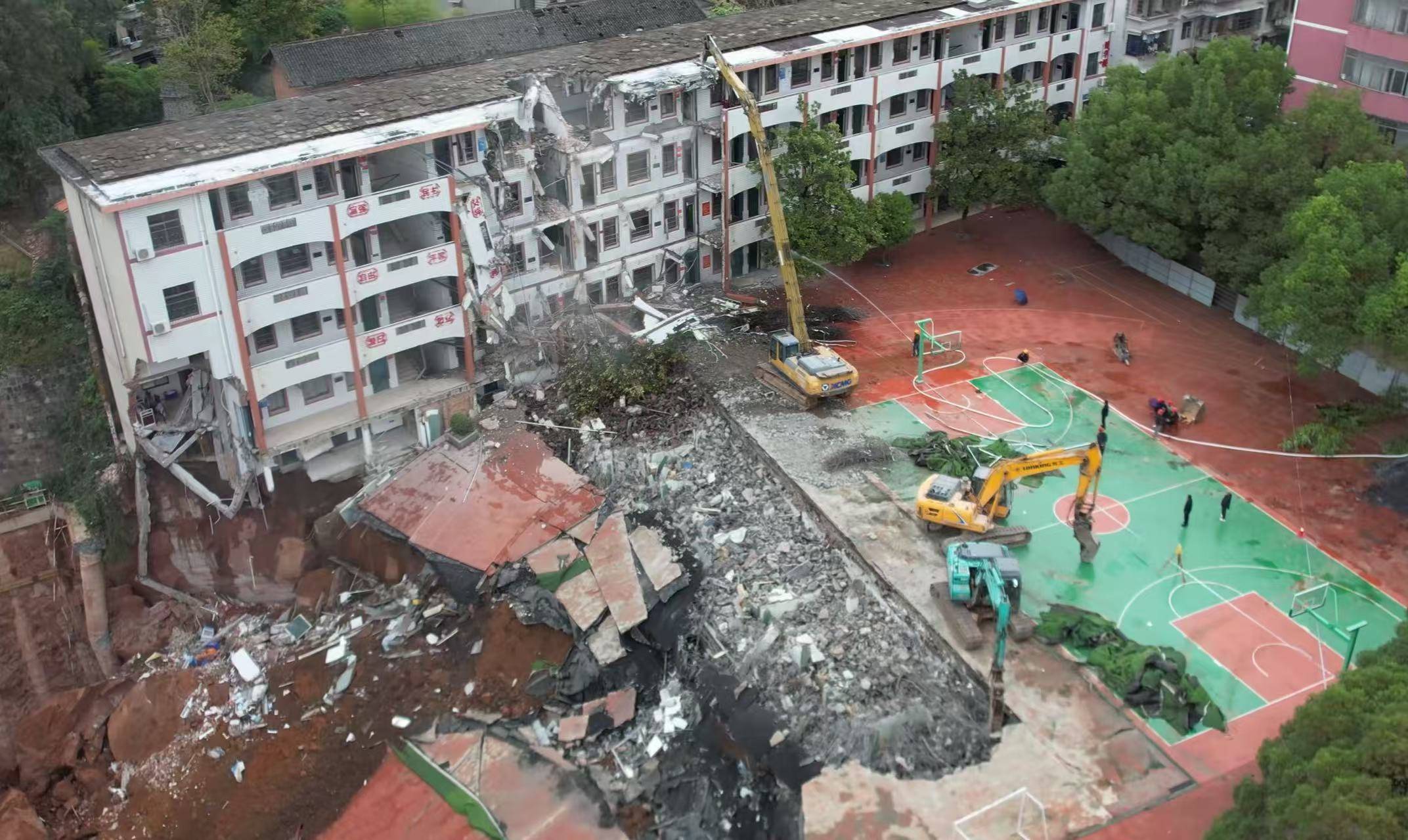 湖南邵陽一所小學(xué)發(fā)生坍塌，教育局：學(xué)生已分流至其他學(xué)校上課:宏鑫機(jī)械設(shè)備有限公司
