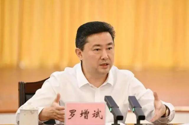 兩名近70歲中管干部被查；副部級干部王波被判死緩:宏鑫機(jī)械設(shè)備有限公司
