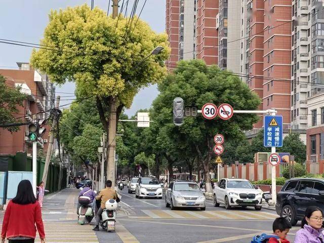 武漢多個(gè)小區(qū)接連宣布：免費(fèi)對(duì)外開(kāi)放<strong></p>
<p>宏鑫機(jī)械設(shè)備有限公司
</strong>！:宏鑫機(jī)械設(shè)備有限公司
