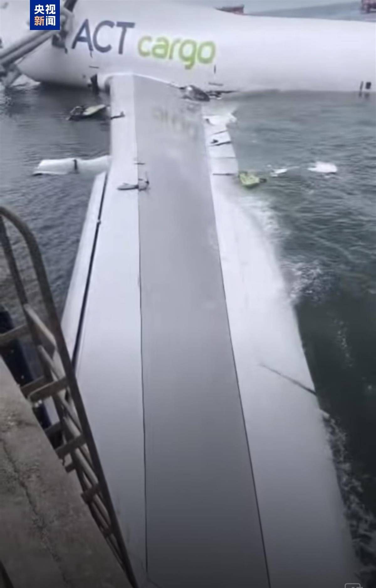 資深機長解讀“香港機場貨機沖出跑道撞車墜?！保猴w機偏出跑道前<strong></p>
<p>宏鑫機械設(shè)備有限公司
</strong>，不排除撞到障礙物可能:宏鑫機械設(shè)備有限公司
