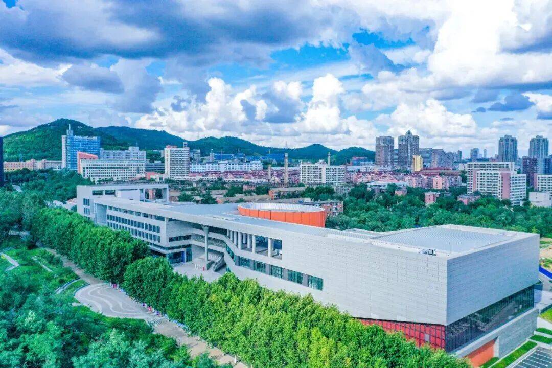 共青團(tuán)中央書記處第一書記阿東一行到大連理工大學(xué)調(diào)研:宏鑫機(jī)械設(shè)備有限公司
