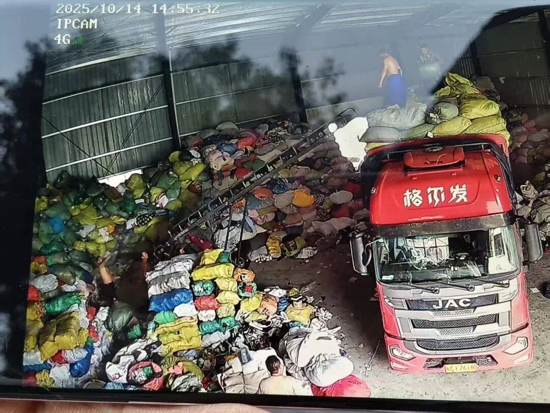 江西一女生誤賣(mài)奶奶藏有13萬(wàn)元黃金首飾的舊衣<strong></p>
<p>宏鑫機(jī)械設(shè)備有限公司
</strong>，回收站：沒(méi)安裝監(jiān)控沒(méi)發(fā)現(xiàn)金器，分揀工人是臨時(shí)工:宏鑫機(jī)械設(shè)備有限公司
