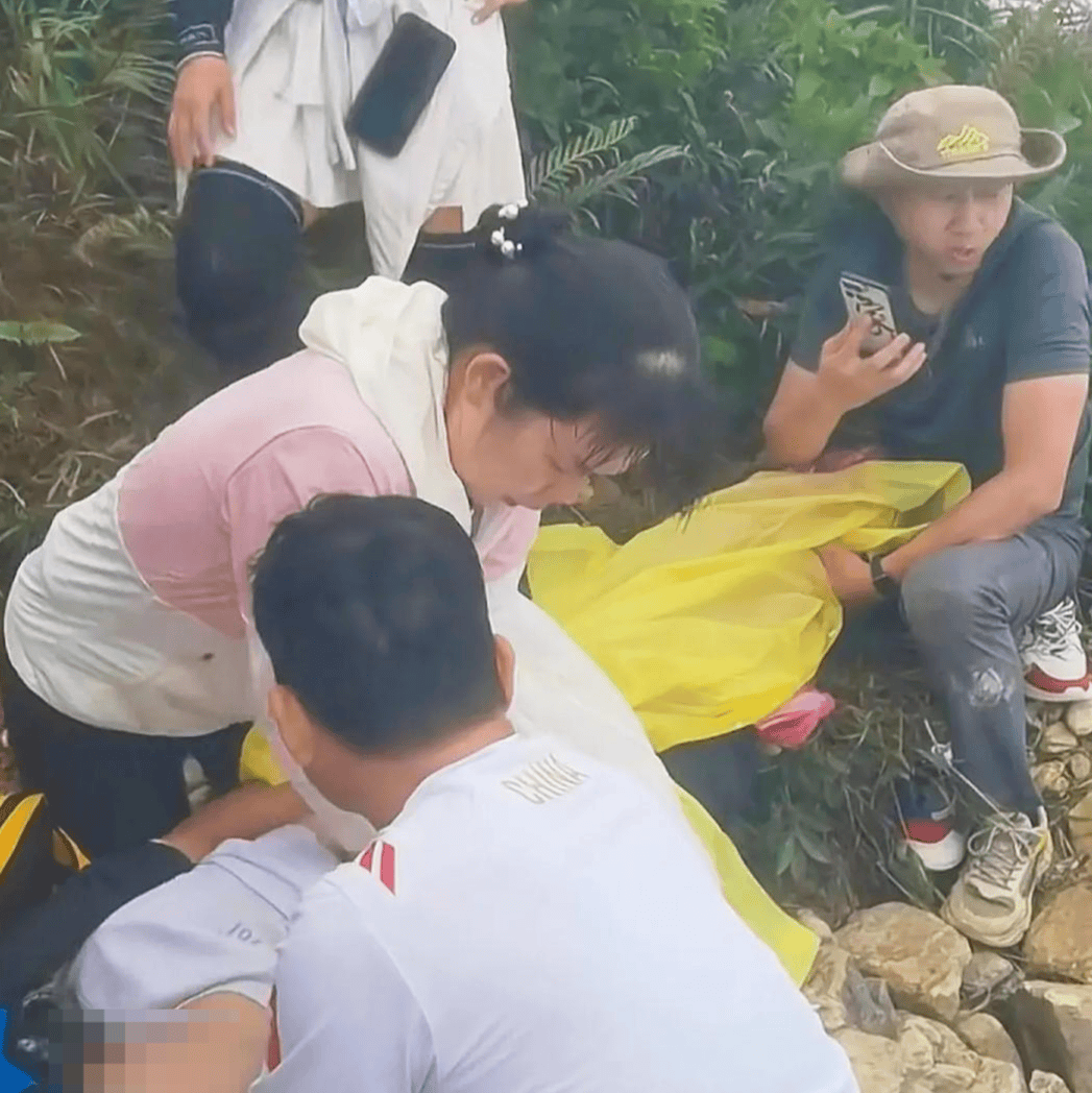 廣東惠州一登山者在白云嶂山頂不幸遇難：多人曾接力營(yíng)救未果，遺體已運(yùn)送下山:宏鑫機(jī)械設(shè)備有限公司
