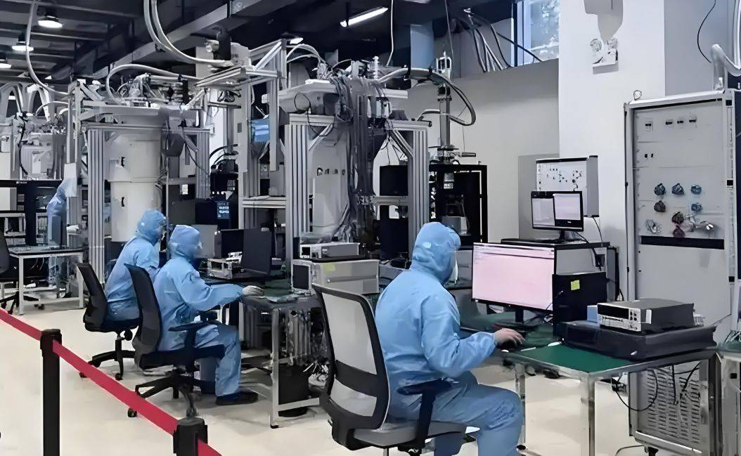 大快人心！美國的對華“芯片戰(zhàn)爭”<strong></p>
<p>宏鑫機械設(shè)備有限公司
</strong>，終于重傷自己:宏鑫機械設(shè)備有限公司
