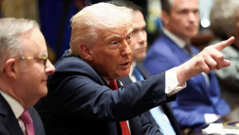 以色列再次發(fā)起大轟炸<strong></p>
<p>宏鑫機械設備有限公司
</strong>，連扔153噸炸彈！特朗普的“狠話”，滿是自己的小算計:宏鑫機械設備有限公司
