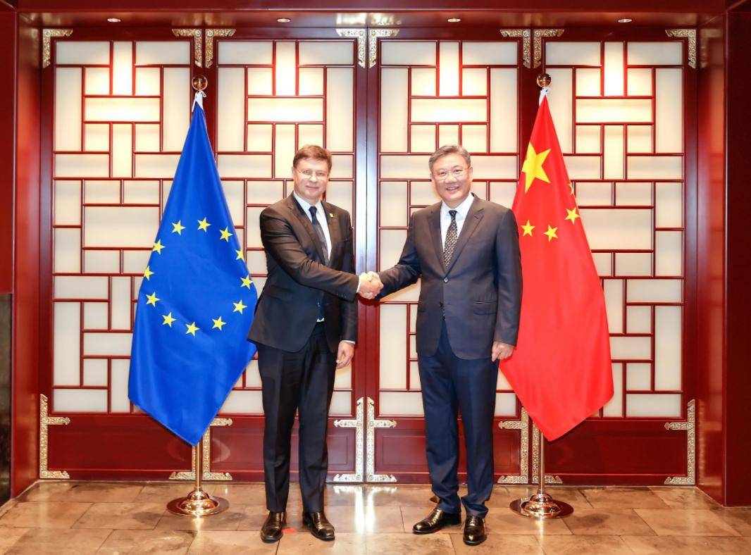 荷蘭和歐盟輪番上陣<strong></p>
<p>宏鑫機械設備有限公司
</strong>，中歐通話兩小時，要求中國恢復芯片和稀土供應，中方態(tài)度強硬:宏鑫機械設備有限公司
