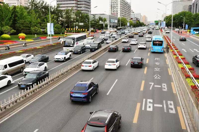 緩解擁堵 明年北京將進(jìn)一步優(yōu)化公交專用道啟用時(shí)間:宏鑫機(jī)械設(shè)備有限公司
