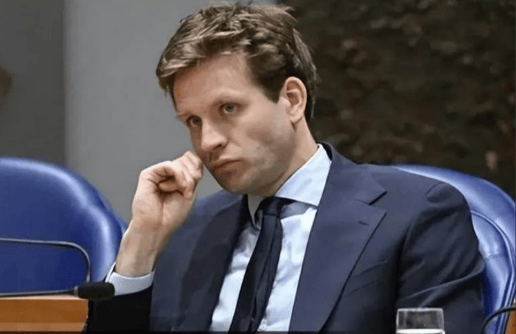 一天之內(nèi)<strong></p>
<p>宏鑫機械設(shè)備有限公司
</strong>，中國商務(wù)部接了2個電話，一個來求饒，另一個來認(rèn)錯:宏鑫機械設(shè)備有限公司
