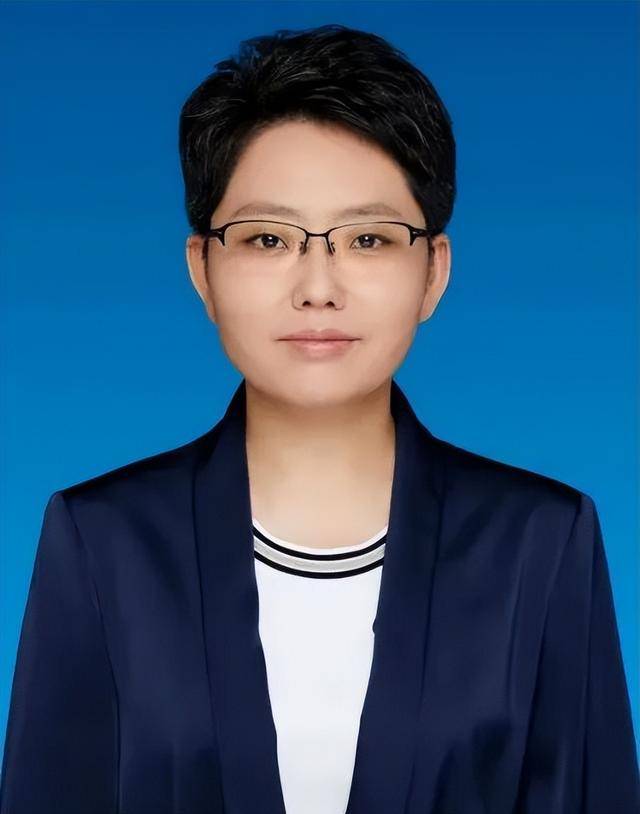 馬珊珊<strong></p>
<p>宏鑫機(jī)械設(shè)備有限公司
</strong>，任市委書記:宏鑫機(jī)械設(shè)備有限公司
