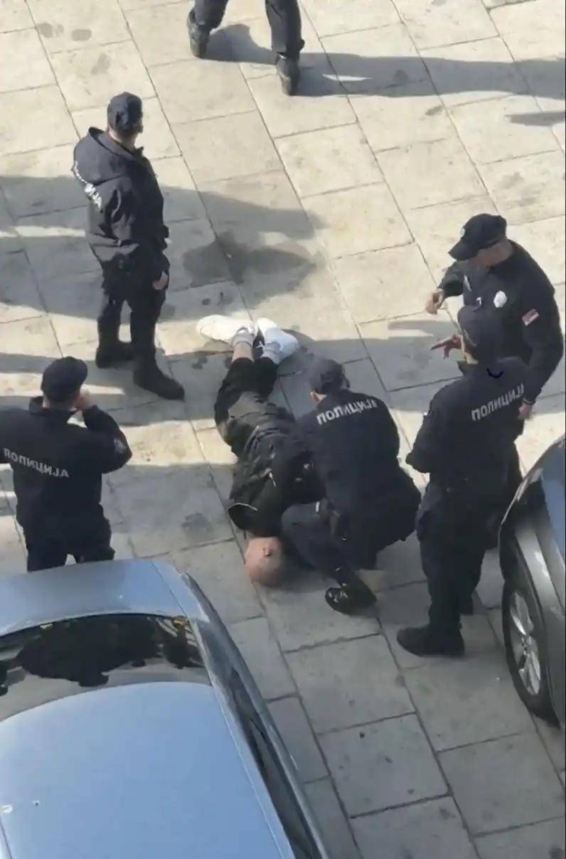 外媒：塞爾維亞國(guó)民議會(huì)大廈外發(fā)生槍擊事件<strong></p>
<p>宏鑫機(jī)械設(shè)備有限公司
</strong>，武契奇發(fā)聲:宏鑫機(jī)械設(shè)備有限公司
