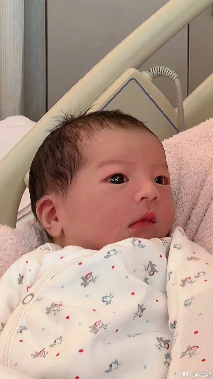 郭富城官宣三胎出生<strong></p>
<p>宏鑫機(jī)械設(shè)備有限公司
</strong>！“我們家就是女神之家”:宏鑫機(jī)械設(shè)備有限公司
