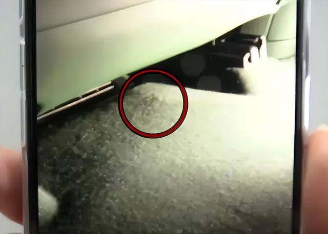 男子花30多萬買了輛小米YU7 Pro<strong></p>
<p>宏鑫機械設(shè)備有限公司
</strong>，主駕下方出現(xiàn)不知名零件！:宏鑫機械設(shè)備有限公司
