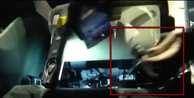 男子花30多萬買了輛小米YU7 Pro<strong></p>
<p>宏鑫機械設(shè)備有限公司
</strong>，主駕下方出現(xiàn)不知名零件！:宏鑫機械設(shè)備有限公司
